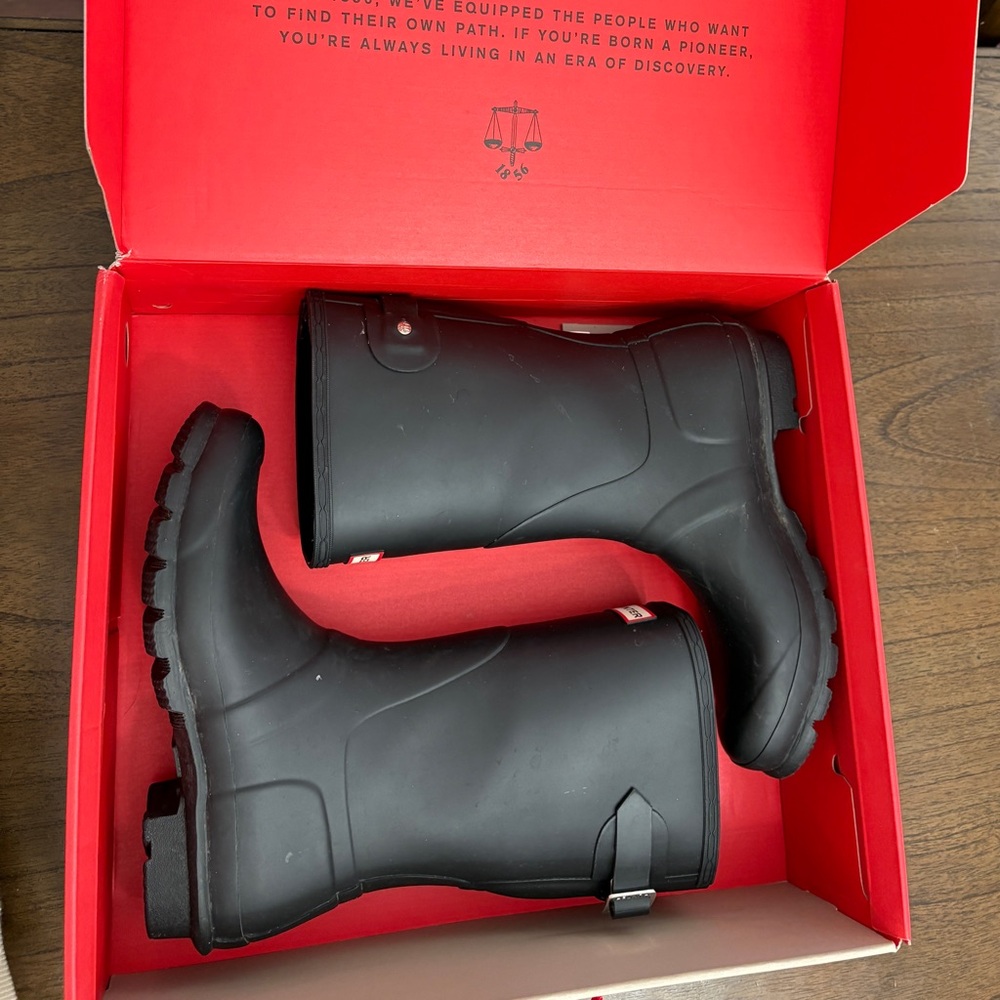 Hunter Original Red and Gray Packaging